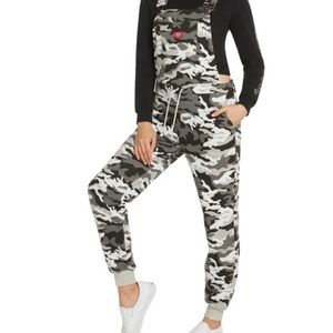 Dickies Juniors Lounge Fleece overalls size medium